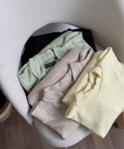 Ribbed Knit top (sans col)